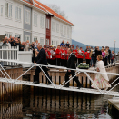 Kongeparet ankommer Angvik i Gjemnes kommune. Foto: Cornelius Poppe / NTB scanpix